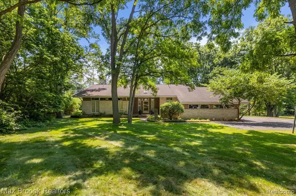 45167 9 Mile Road, Northville, MI 48167