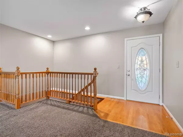 Orion Twp, MI 48362,987 FAIRLEDGE Street