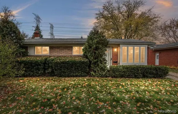 28709 Newport Drive, Warren, MI 48088