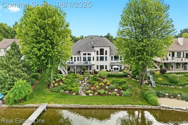 16048 PINE BLUFF Court, Fenton Twp, MI 48430