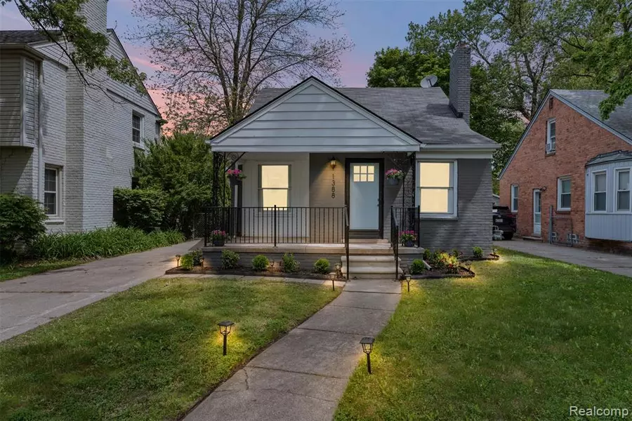 1388 Vernier Road, Grosse Pointe Woods, MI 48236