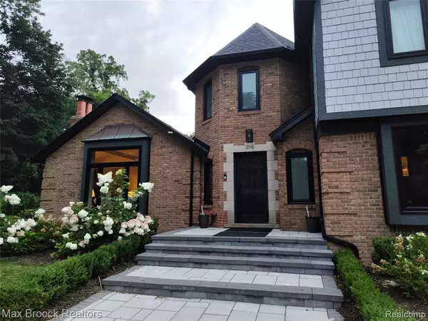 Bloomfield Hills, MI 48304,284 Woodwind Drive