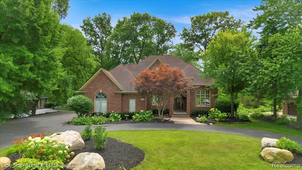 10145 Creekwood Trail, Springfield Twp, MI 48350