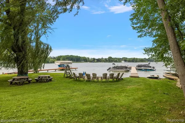 West Bloomfield Twp, MI 48323,2843 Comfort Street