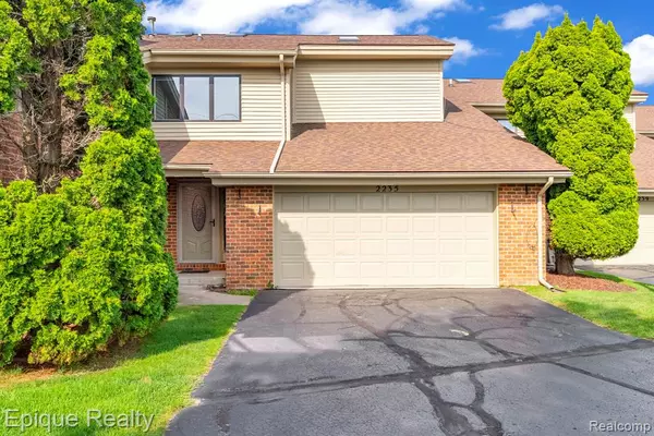 Fenton, MI 48430,2235 N Long Lake Road