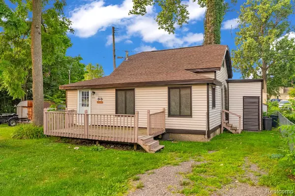 3033 Moss Street, Keego Harbor, MI 48320