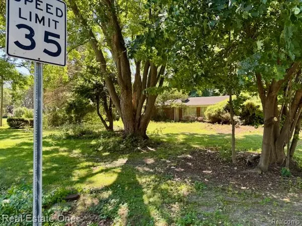 25101 W Chicago Road, Redford Twp, MI 48239