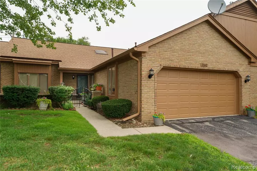 2162 London Bridge Drive, Rochester Hills, MI 48307