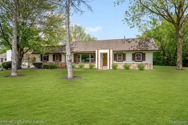 3930 HARRIS Lane, West Bloomfield Twp, MI 48323