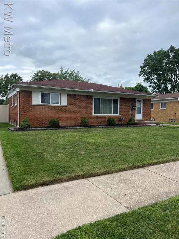 8251 Darlene Street, Warren, MI 48093