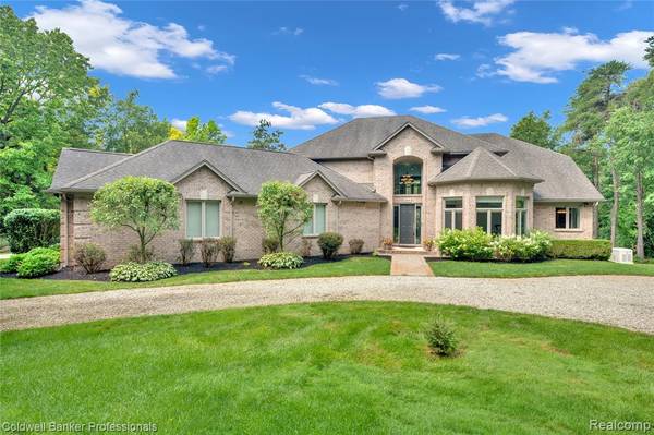 668 E Buell Road, Oakland Twp, MI 48306
