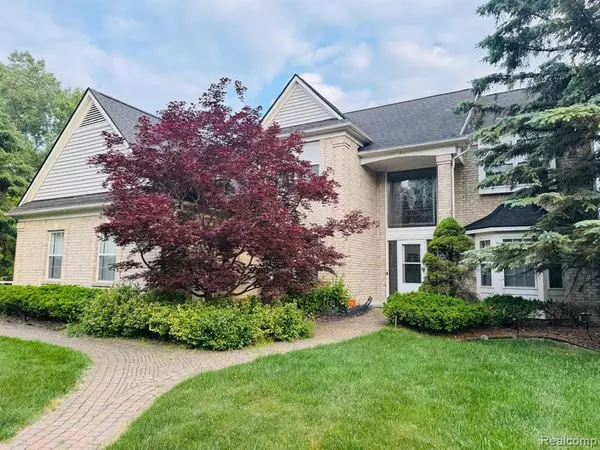 Farmington Hills, MI 48334,29301 Morningview
