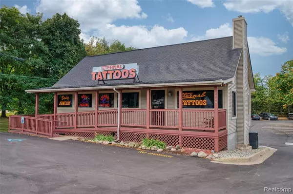 2426 E Grand River Avenue, Howell, MI 48843