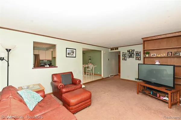 Clinton Twp, MI 48036,37411 Edgewood Street