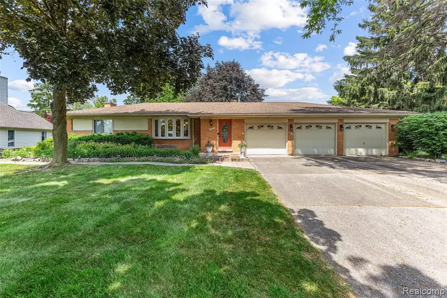345 Beverly Island Drive, Waterford Twp, MI 48328