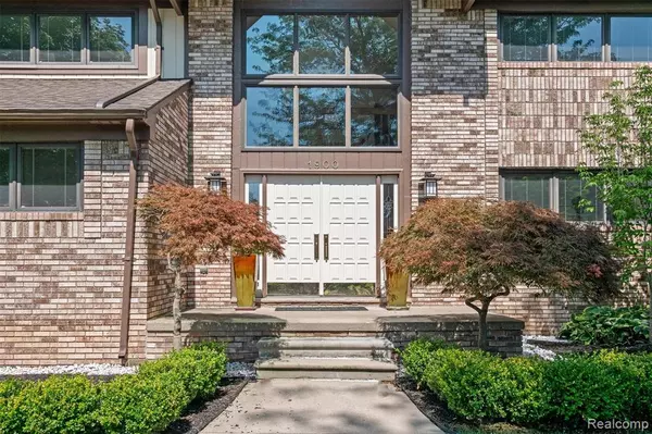 Bloomfield Hills, MI 48302,1900 Seminole Court