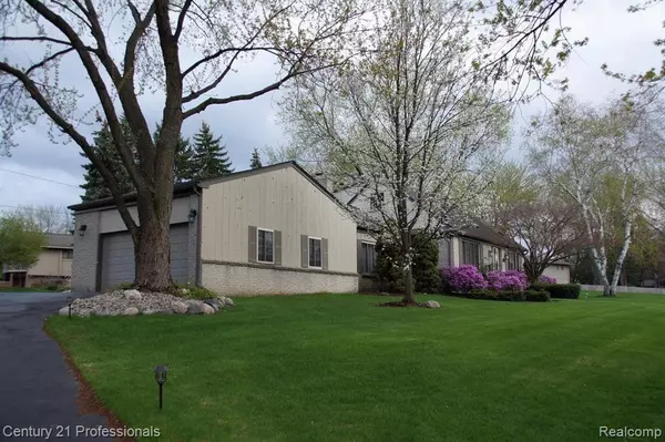 575 Troyvally Street, Troy, MI 48098