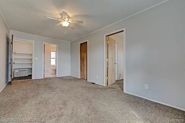 Waterford Twp, MI 48328,1160 Boston Avenue