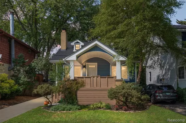 221 E Lewiston Avenue, Ferndale, MI 48220