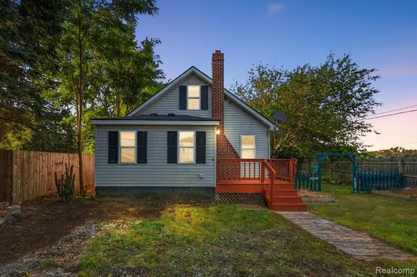 108 Oakwood Street, Holly Vlg, MI 48442