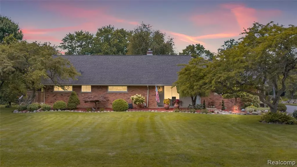 26189 Hidden Valley Drive, Farmington Hills, MI 48331