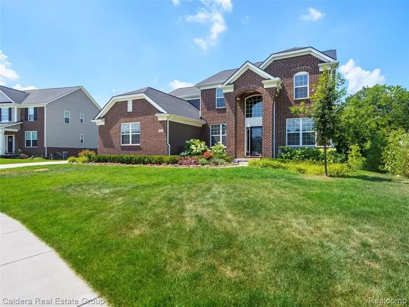 4132 Walcott Drive, Lake Orion Vlg, MI 48359