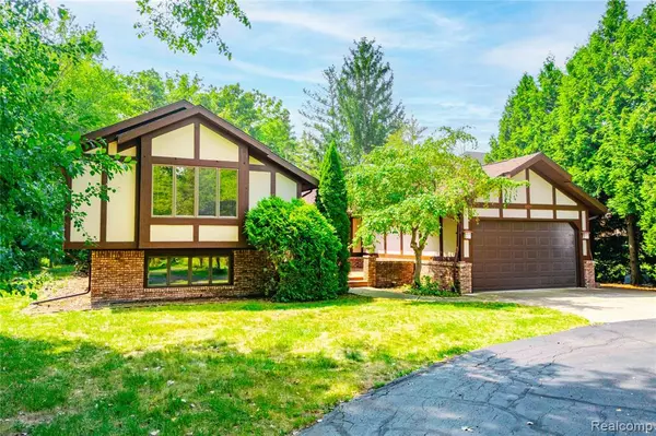 Grosse Ile Twp, MI 48138,8511 Bridge Road