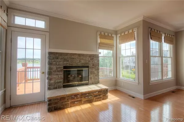 Novi, MI 48374,25846 ISLAND LAKE