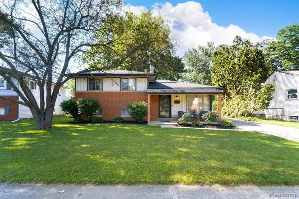 33133 Pierce Street, Garden City, MI 48135
