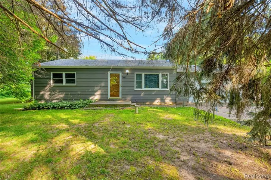 16075 Crest Drive, Argentine Twp, MI 48451