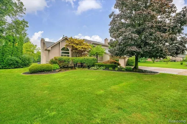 Farmington Hills, MI 48331,30304 Blossom Court