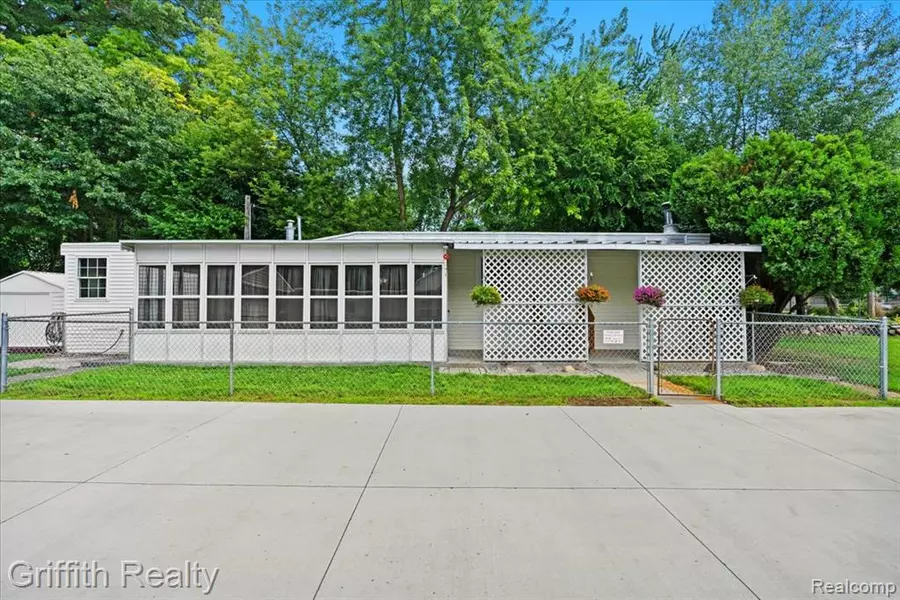8205 Donna Lou Drive, Brighton Twp, MI 48114