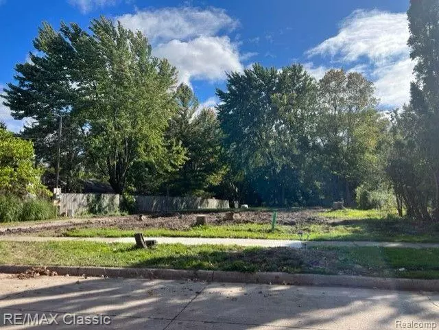 Sterling Heights, MI 48310,5018 NORTHLAWN Drive