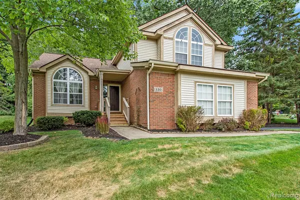 130 Lakeshore Pointe Drive, Oceola Twp, MI 48843
