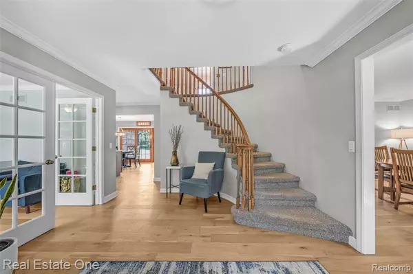 Farmington Hills, MI 48167,21653 Heatheridge Lane