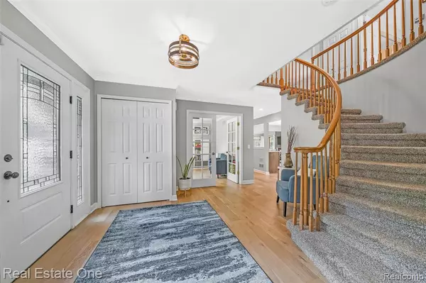 Farmington Hills, MI 48167,21653 Heatheridge Lane