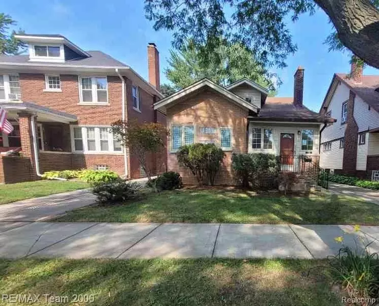 1032 Beaconsfield Avenue, Grosse Pointe, MI 48230