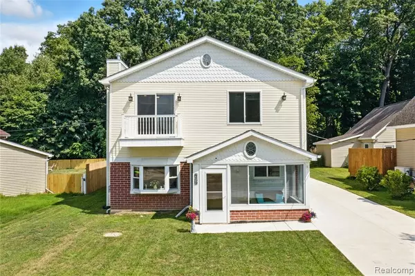 8409 Carols Drive, Brighton, MI 48114