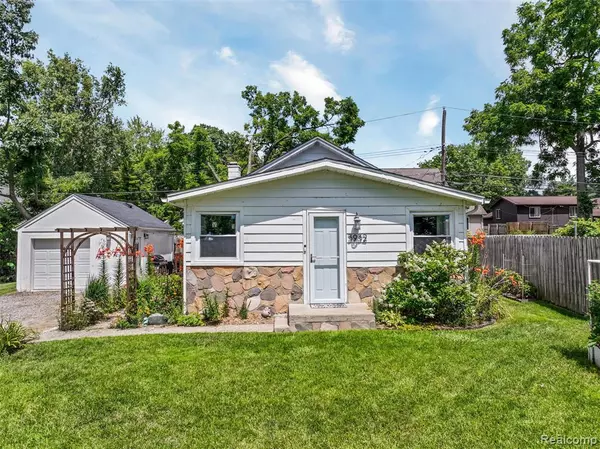 Waterford Twp, MI 48328,3932 Oak Knoll Road