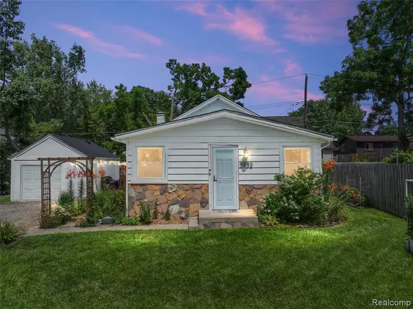 3932 Oak Knoll Road, Waterford Twp, MI 48328