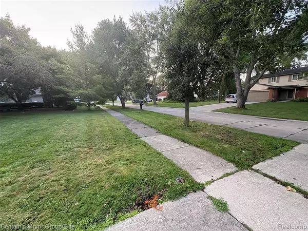 Southfield, MI 48076,30301 Spring River Drive
