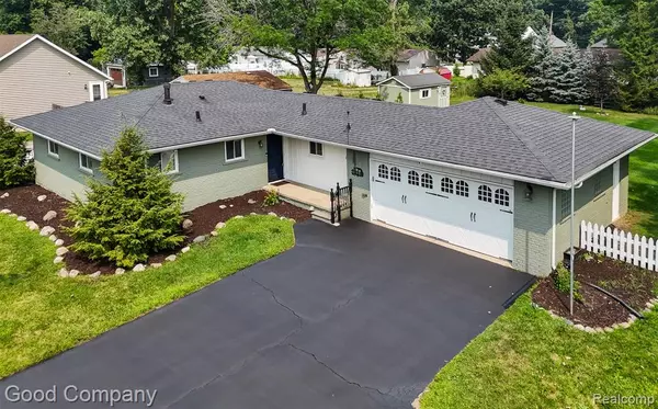 385 Trombley Drive, Troy, MI 48083