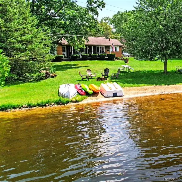 6269 Mabley Hill Road, Tyrone Twp, MI 48430