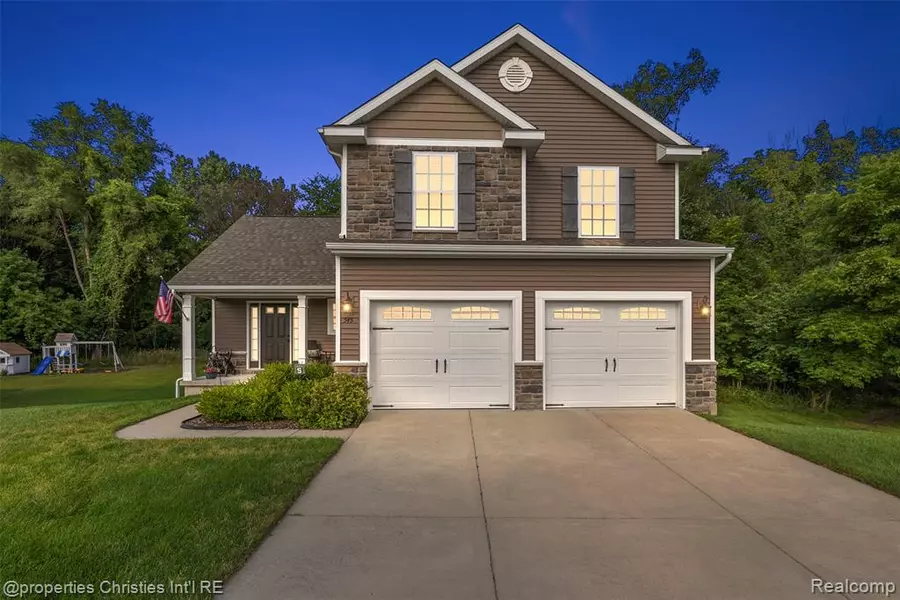 545 Edgewood Pass, Fenton, MI 48430