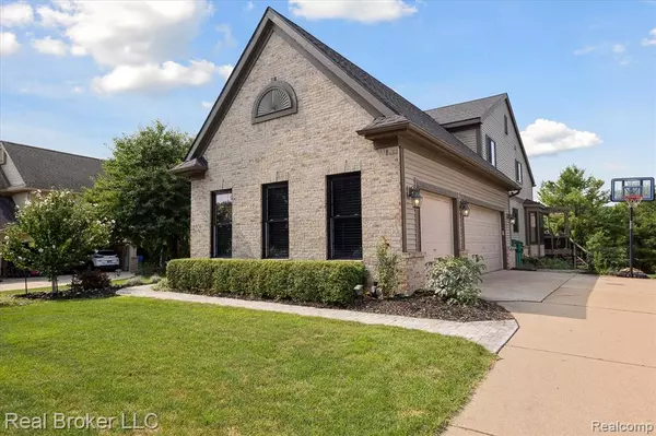 Commerce Twp, MI 48382,8567 Hummingbird