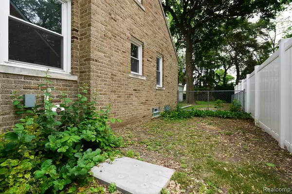 Royal Oak, MI 48073,1922 N Wilson Avenue