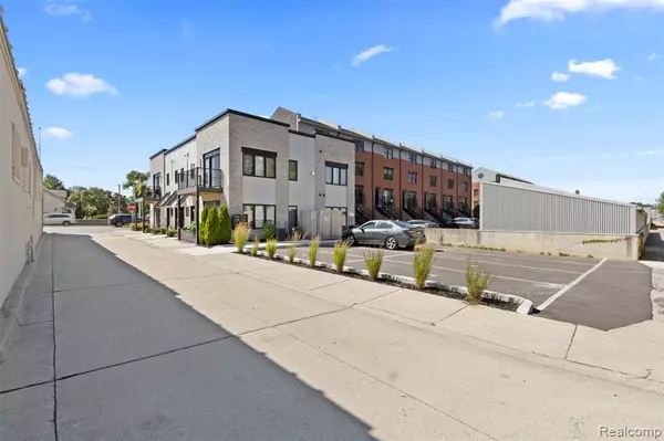 Royal Oak, MI 48067,105 N Laurel Street D