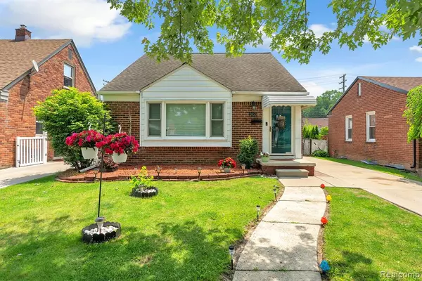 2053 Edgewood Street, Dearborn, MI 48124