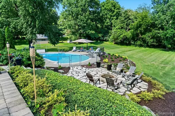 Northville, MI 48167,19250 Meadowbrook Road