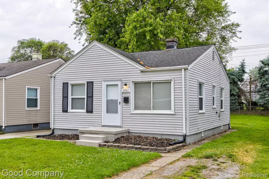 22811 Sharrow Avenue, Warren, MI 48089
